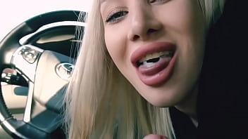 Chica Como Shinaryen Haciendo Una Mamada A Un Extraño En Un Auto