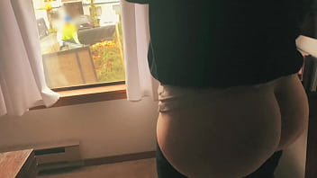 Amateur Wife Showing Her Fat Ass To The Landscapers