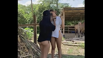 Cortando A Ropinha Da Amiga