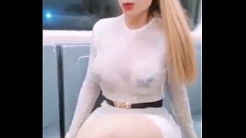 Fui Al Vagon De Atras Del Metro Y Modele Muy Sensualmente En Un Vestido Que Tengo