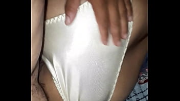 Cuando Esta Acostada Aprovechó Y Tengo Sexo