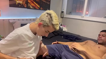 Mamando O Amigo Hétero Do Meu Irmão