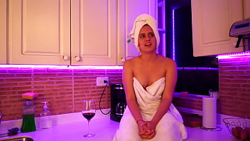 Hot Babe Have An Interview And Gets Horny