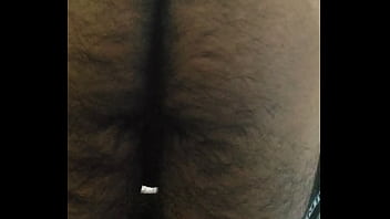 Gordinho Peludo Abrindo O Cuzão