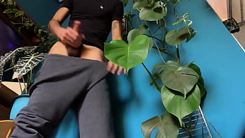 Bebendo Cerveja E Batendo Punheta