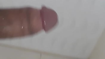 Batendo Punheta No Banho - banho, punheta, cachorro, safadao - Video 1661347