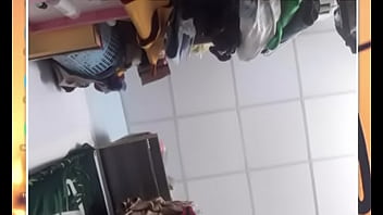 Em gái bị em ruột quay lén