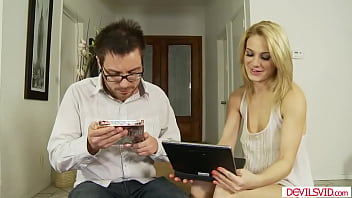 Devilsvid.com - A Guy Fucking His Blonde Teen Girlfriend