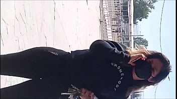 Nalgona Haciendo Llamada