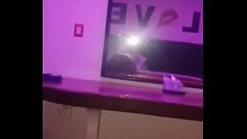 No Quiere Que Salga Su Carita