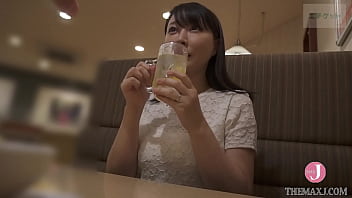 2 Girls Met At An Izakaya With Whom Had A Threesome, And Checked Her Pussy At The Spreading Legs! Isn_t It So Smooth? Are You Using Herbicide? - Intro