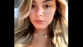 Quem é? Who is she?