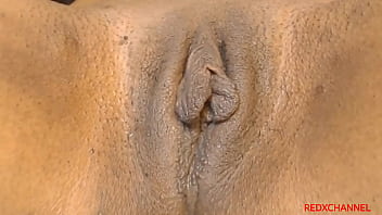 Sexy Chick Could Not Resist The Urge For Some Fun