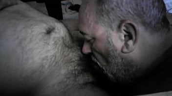 Descansando De La Corrida Del Polvo Lo Corro De Nuevo Con La Garganta