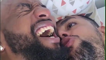 @dylanbarrows4 Veio Nos Visitar Levou Pauladas No Cuzinho, Ganhou Beijinhos Do @socyalsemcamisa Enquando Eu Socava. Puto Aguentou Até Dp. Teve De Tudo.