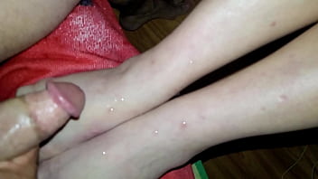 Milf Takes Cumshot On Pretty Feet