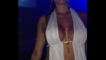 Mostrando Mis Tetas En El Antro, Se Cómo Parar Vergas