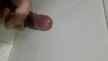 Batendo Uma Tomando Banho