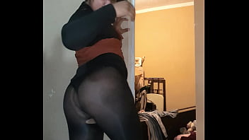 En Medias Y Cachonda