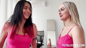 Dos Chicas Se Lo Montan Ellas Y Luego Con El Otro