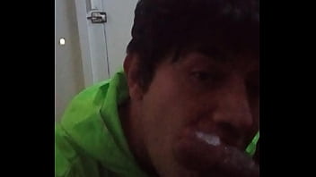 Puto Mamando Verga En Baños De Paseo Bravo