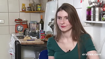 Leidenschaftliche Deutsche Spielt Mit Ihrer Muschi