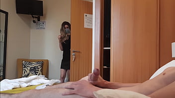 Dick Flash. I Pull Out My Dick In Front Of A Hotel Maid And She Agreed To Jerk Me Off.