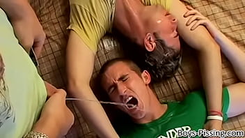 Amateurs Landon Reed And Mason Wyler Pee And Fuck In 3way