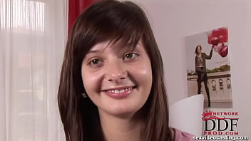 Young Girl Reveals Her Naked Body