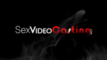 Tempting Babe Shows Off Her Naked Body