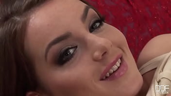 Exploring Her Chasm Of Pink Love!