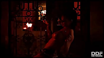 Flaming Hot Pussy: Sexy Pyromaniac Plays With Fire