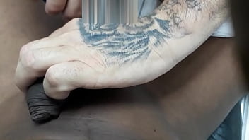 Barbeiro Maduro Depilando E Mamando O Novinho Pauzudao