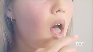 A Fan Of Her Finger - College Cutie Digs In Deep