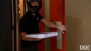 Blowjob For The Pizza Boy