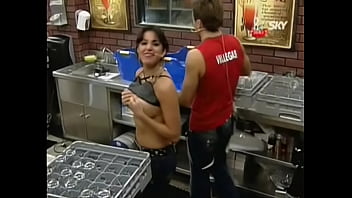 El Bar Provoca Britni Chichitas