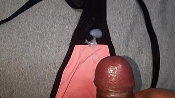 Karen Me Dejó Jalarmela Con Su Tanga Rosa Favorita Y Me Perstó Todos Sus Calzones Hasta Echarle Toda La Leche