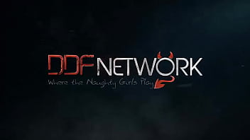 Cheerleader Deluxe - A Blonde Teen' Toe Sucking Story