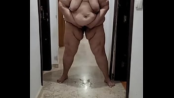 Coolmarina Vieja Guarra Mea En Su Casa Enseñando El Chocho Peludo