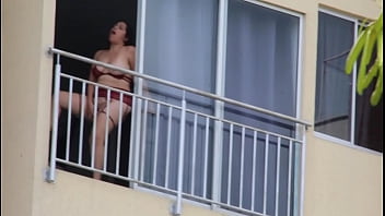 A Mi Vecina Le Encanta Masturbase Al Aire Libre