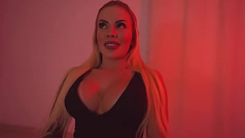 Ravena Hanniely Contrata Marsha Love,para Ser Sua Acompanhante De Luxo.