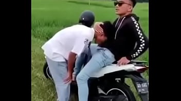 Nắc nhau ngoài ruộng part 1