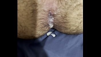 Levando Leitada Do Pauzão Grosso Após Dar No Pelo E Escorrendo Porra Pelo Cuzinho / Creampied By Huge Uncut Cock - Cum Leaking Out Of Ass After Anal Sex