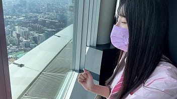 名門学校のお嬢様がお上品ナマ交尾。おじさんとのセックスを期待してTバックを履いてきちゃうドスケベちゃん。エチエチキツキツおマンコにおじさんが大興奮。