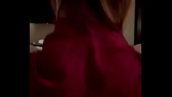 Váy đỏ cưỡi ngựa si_u ph_