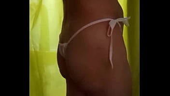 Llega El Calor. Que Rico Se Esta Semidesnuda