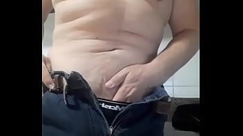 Tirando A Roupa De Pau Duro