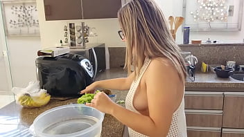 Loira Gostosa Na Cozinha