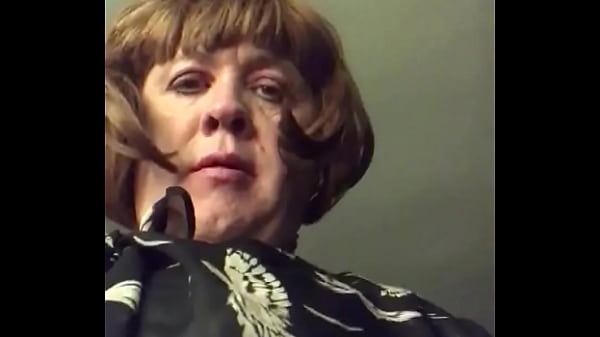 Karenbabes Flashes Her Pussy By The Roadside