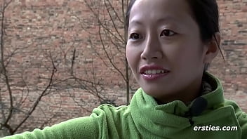 Ersties: Süße Neuberlinerin Macht Es Sich Selber